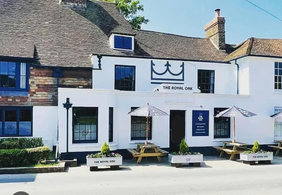Beautiful Renovated Cottage In Mersham Ashford Kent Exteriör bild